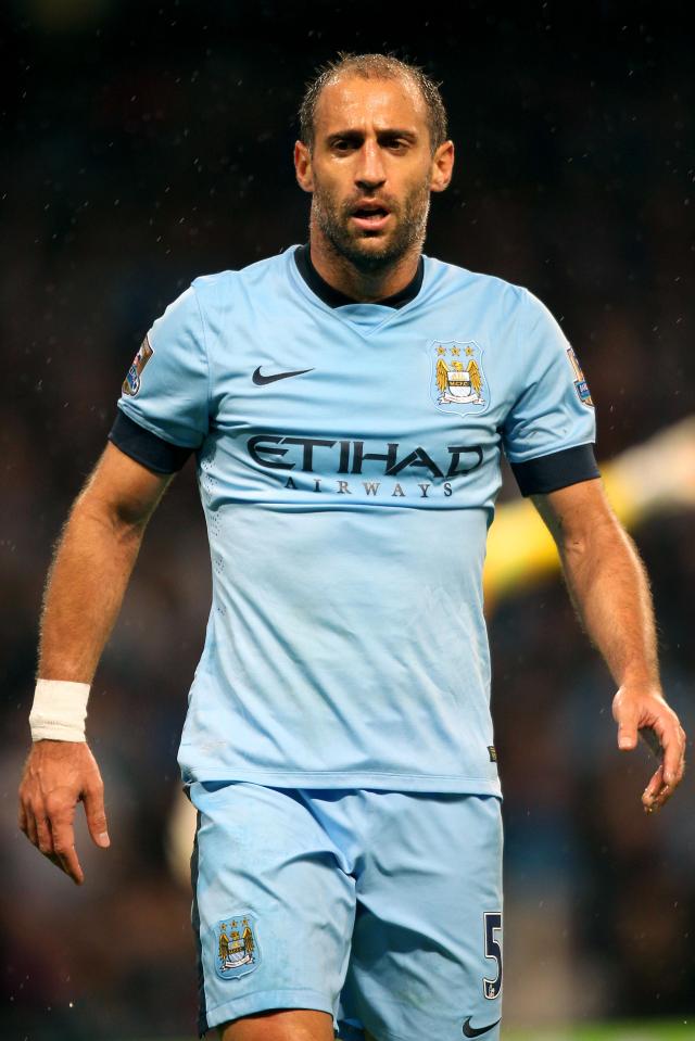  West Ham are set to offer Pablo Zabaleta a two-year, £100,000-a-week deal