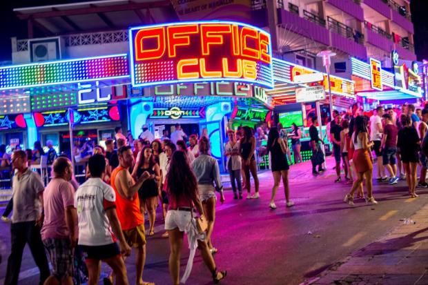 A strict new law limits music noise in bars and nightclubs in Magaluf to the level of a hair dryer