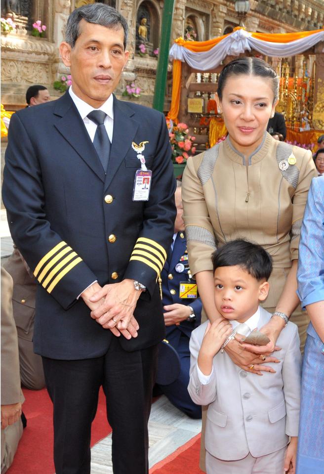  With wife Srirasmi Suwadee and their son, Prince Dipangkorn Rasmijoti