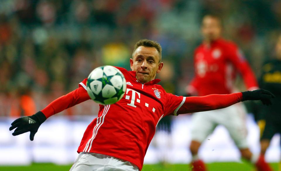  Bayern Munich ace Rafinha claims he has offers to play in the Premier League next season