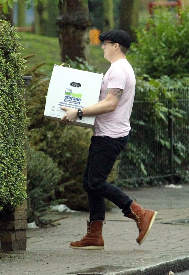 Billy carries boxes for Zoe during her move in February