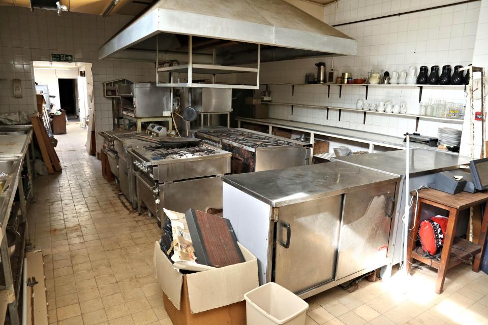  The kitchen was the location of a number of clashes between the hotel's head chef Steve and Gordon