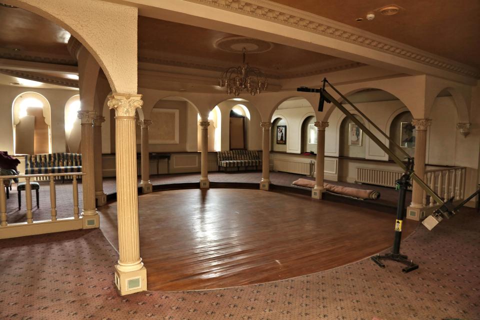  In the middle of the dining room was lies a dance floor where wedding guests could party the night away