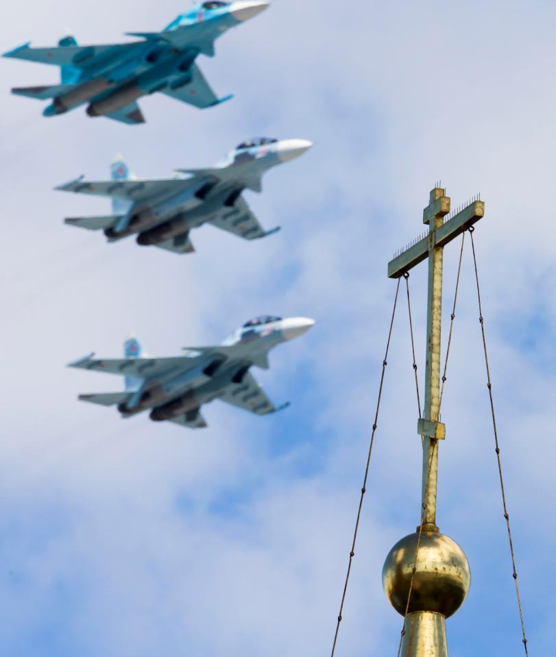  Russian jets fly over the Kremlin during a rehearsal for the Victory Day military parade which will take place on May 9