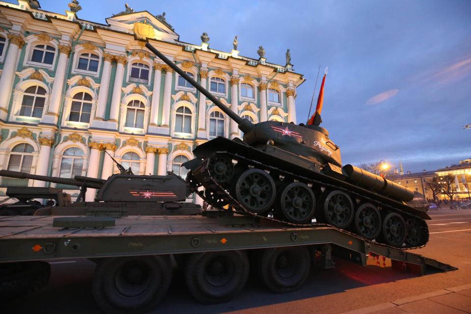  A powerful T-34-85 tank mounts a trailer in St Petersburg's Palace Square at the end of rehearsals