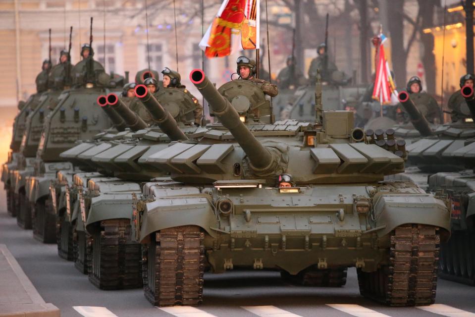  Armour-plated T-72B3 battle tanks rehearse ahead of next week's big parade