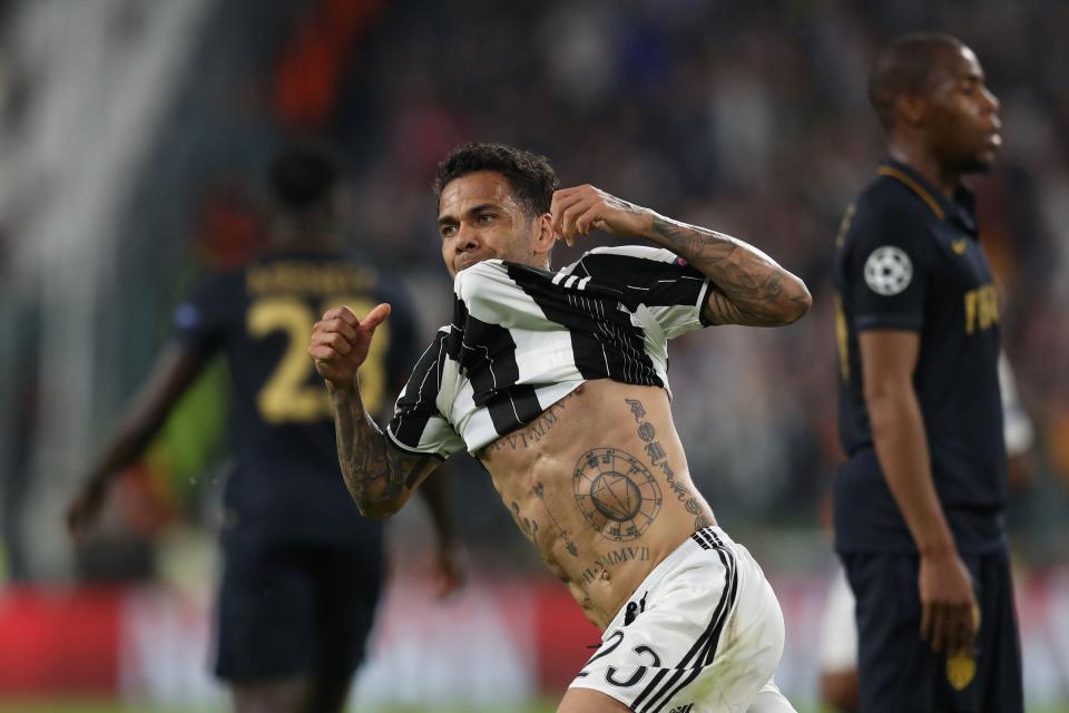  Dani Alves scored the second goal of the night to help Juve seal their date with destiny