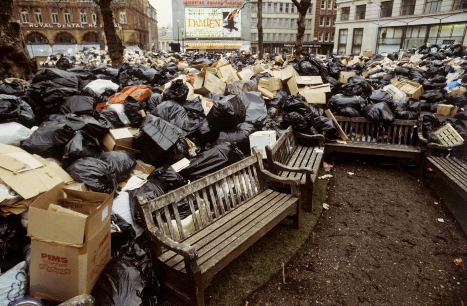  Local media reported the Leicester Square's rubbish mound as being infested with rats. It filled the area that is now occupied with a water fountain