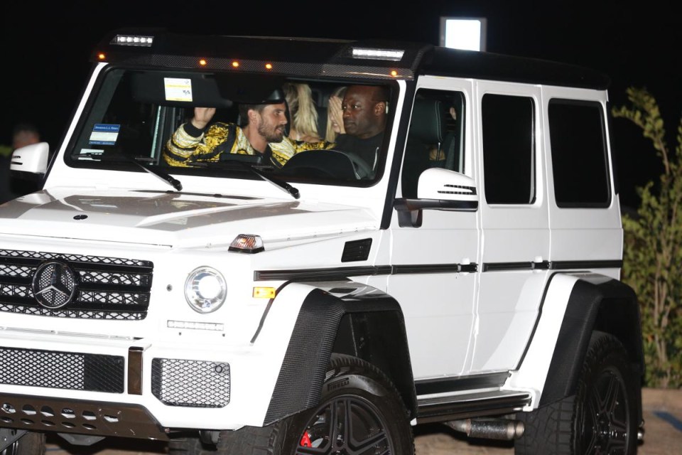 Three stunning women ended up in the back of Scott’s ride