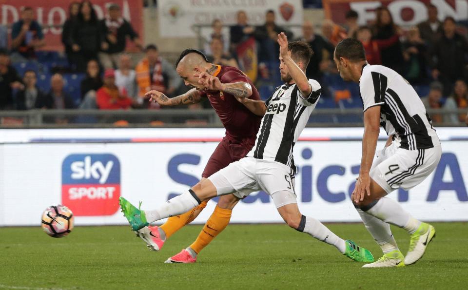  Radja Nainggolan scored Roma's third goal in the recent 3-1 win over Serie A leaders Juventus