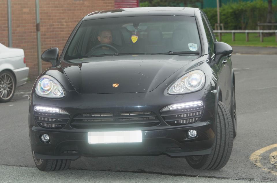  Fernando arrived in a Porsche for his warm down session