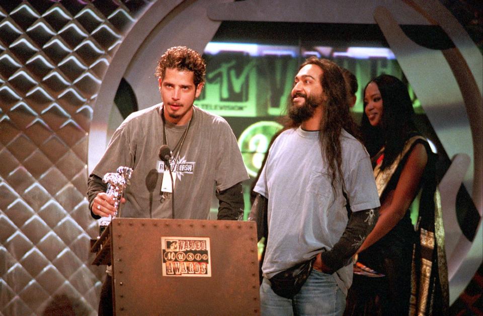  Chris Cornell picks up an award at the MTV Video Music Awards at New York's Radio City Music Hall in 1994