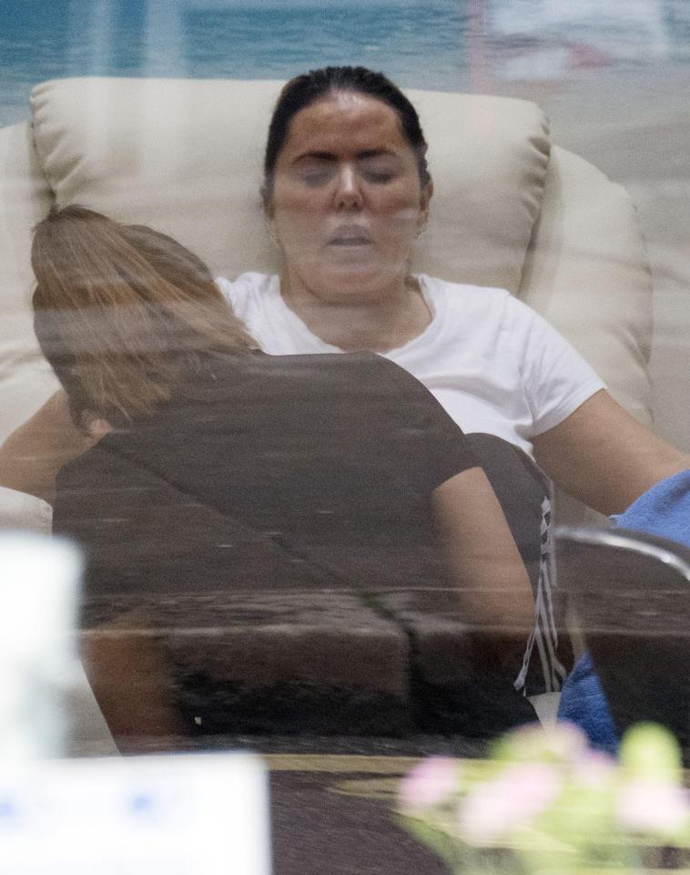  Patsy relaxed make-up free inside the nail salon