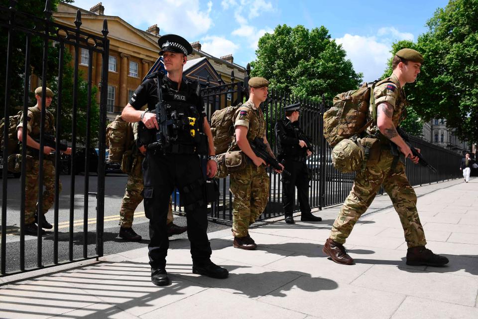  Troops enter a Ministry of Defence building near the Houses of Parliament as they are drafted in to help police