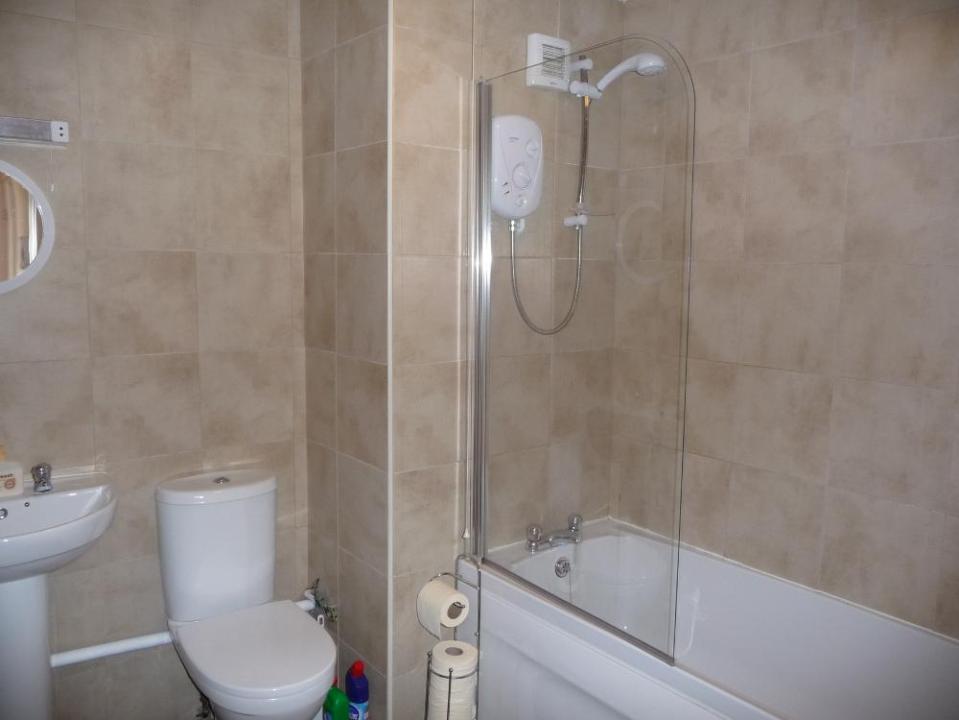 This is the bathroom of the apartment, located near Manchester Piccadilly station