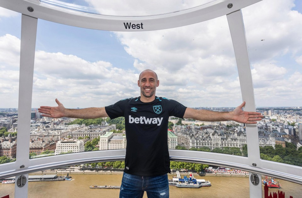 Pablo Zabaleta takes a trip on the London Eye