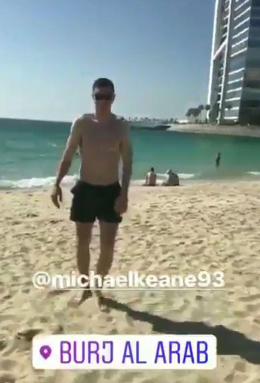 Jesse Lingard joined Michael Keane in Dubai on the beach