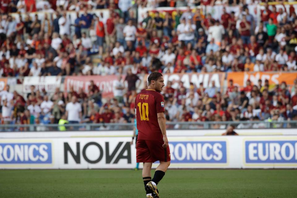 Francesco Totti on the pitch for the final time in a Roma shirt