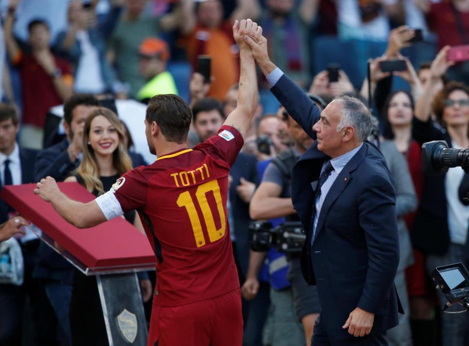 Francesco Totti says goodbye to the Roma fans for final time