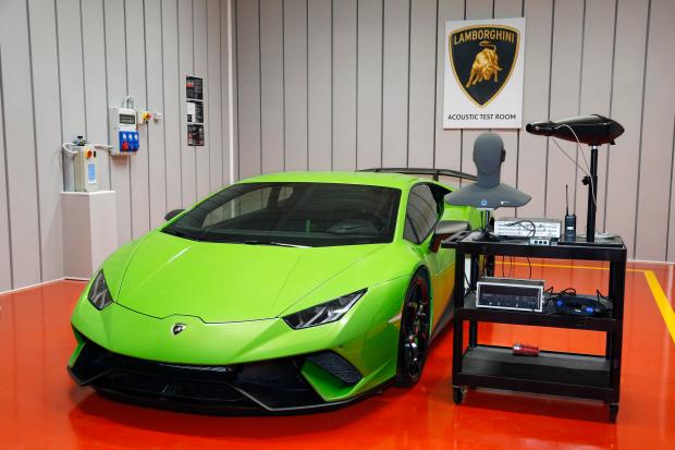 Engine sound of next generation Huracan will be tested in acoustic room