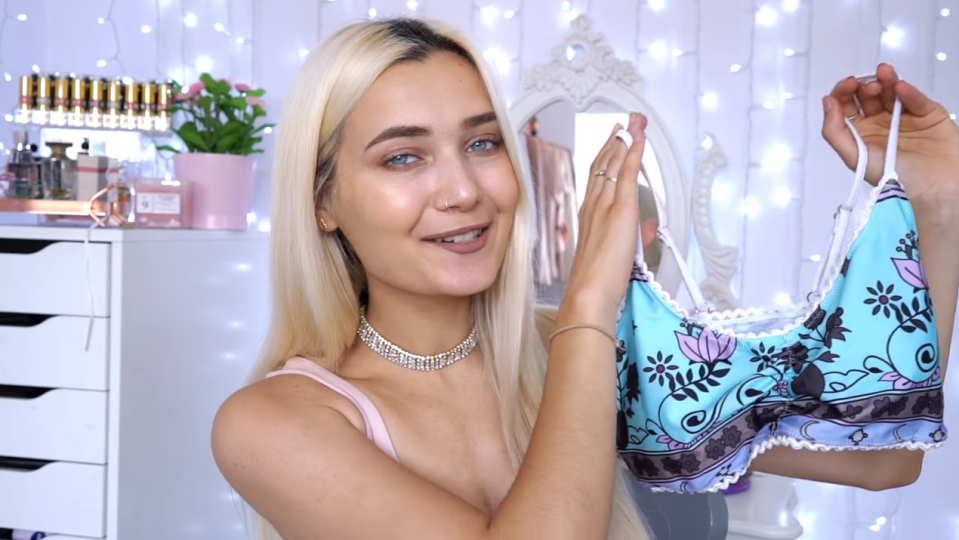  Vlogger Roxxsaurus tried on five different bikinis each bought for less than £8 on eBay