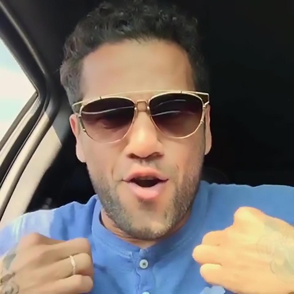  Dani Alves showed off his impressive rapping skills in his car