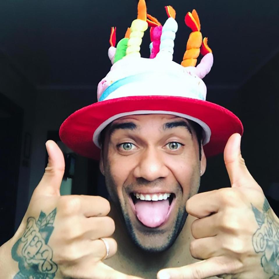  Dani Alves not feeling the pressure ahead of the Champions League final