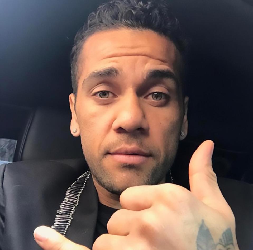  Dani Alves took to Instagram to show off his rapping skills