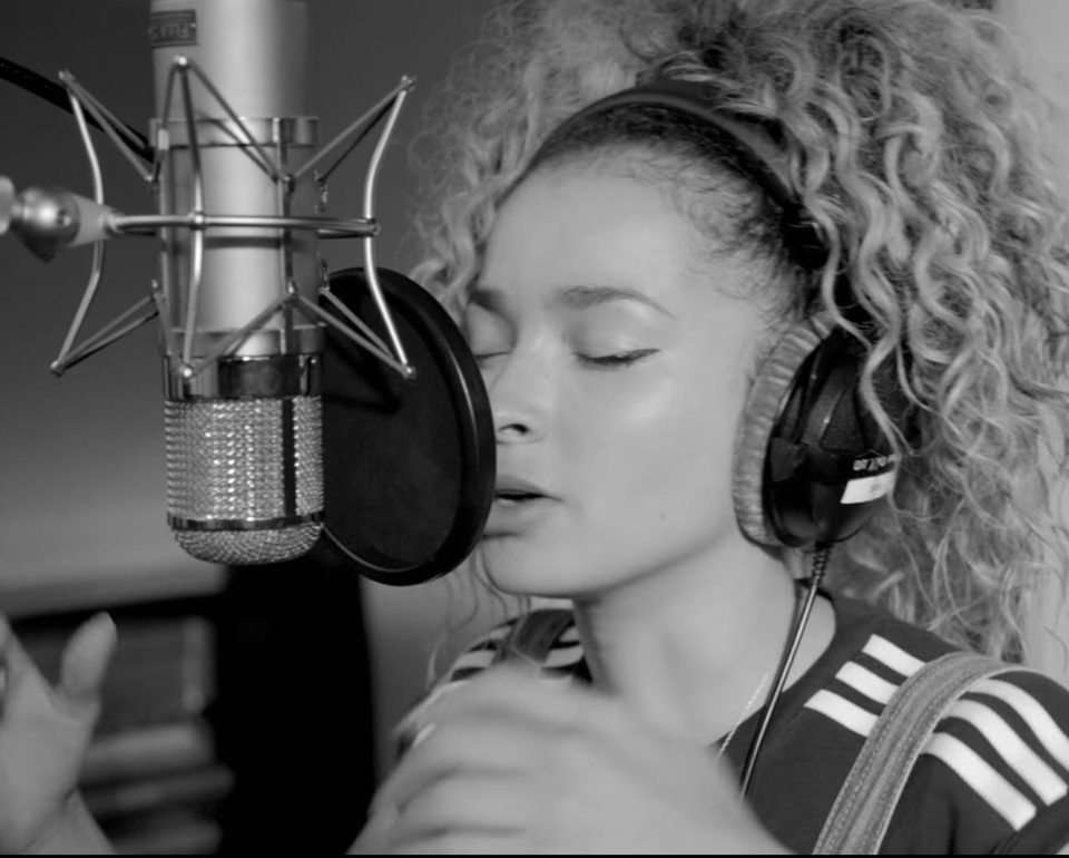  Ella Eyre: ‘I’ll take your part’