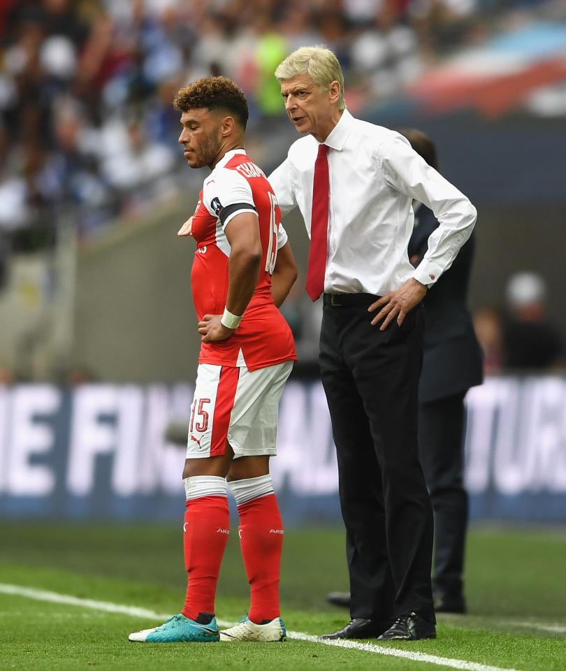  Alex Oxlade-Chamberlain's contract at the club expires in 12 months time