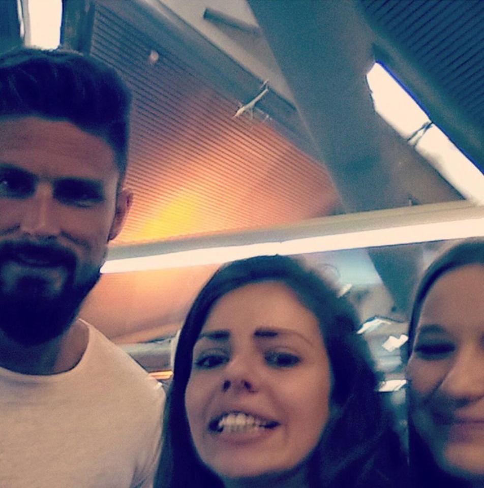  Olivier Giroud was spotted by fans at Lyon's airport