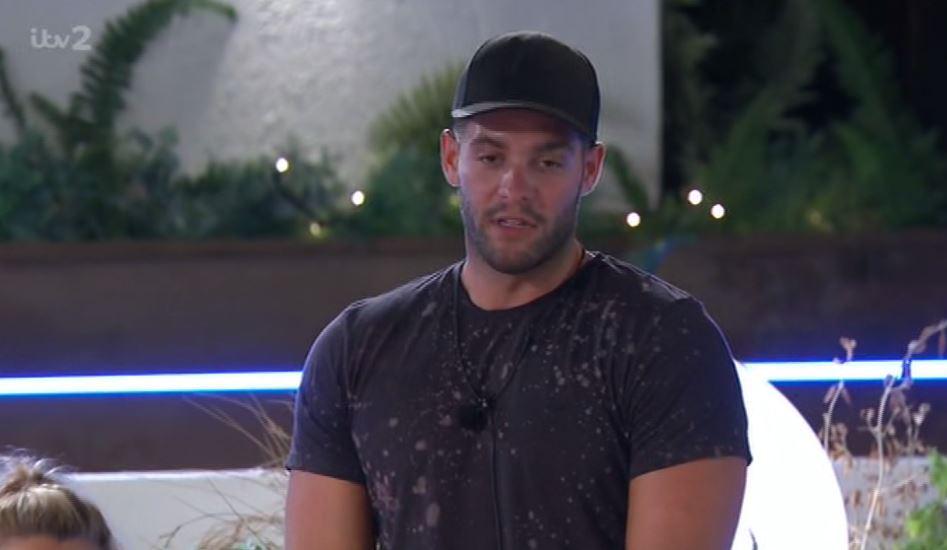  Jonny Mitchell made a decision about which girl he wanted to be with on tonight's Love Island