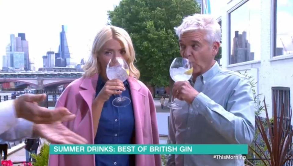  Holly Willoughby and Phillip Schofield got stuck into a gin and tonic