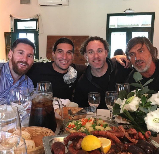  Lionel Messi met with some close friends and ex-Barcelona players Gabriel Milito and Jose Manuel Pinto