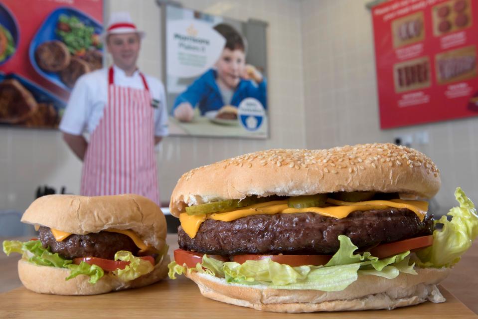  The burger weighs 454g, the same weight as a football 