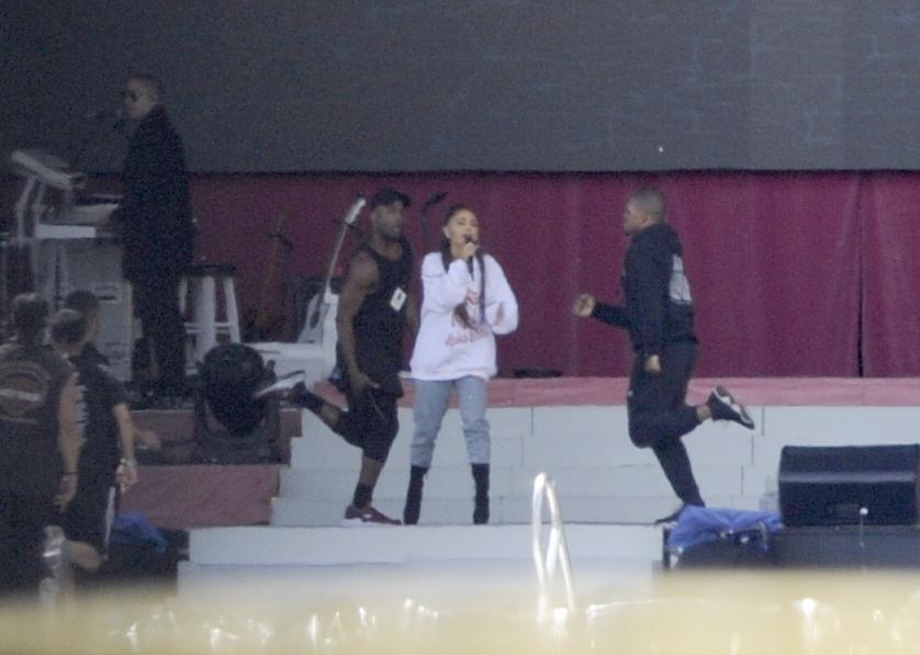  Fans will see Ariana perform her usual slick and sexed-up show tonight