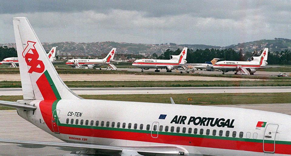  A blogger has claimed that he was only served one glass of water on a two-hour flight from Lisbon to Milan