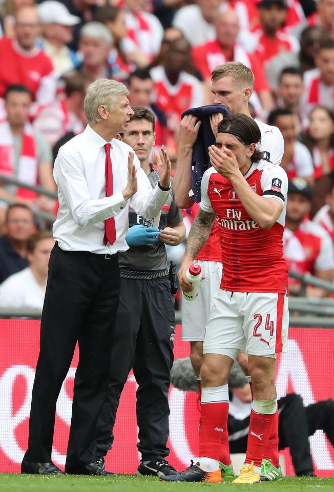 Arsene Wenger is desperate to keep Hector Bellerin at Arsenal this summer