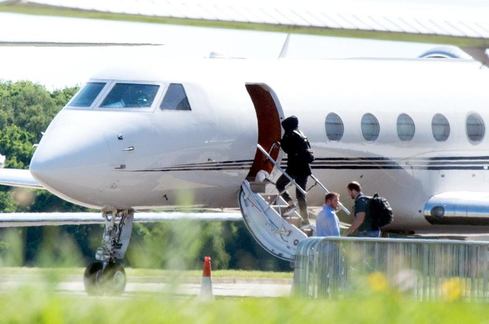  Dressed all in black, Taylor boarded a private jet to fly out of the UK