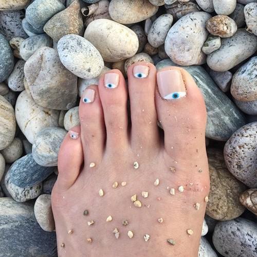  2) THE evil eye design inspired this California Gurl’s pedicure – to ward off bad vibes from Taylor Swift?