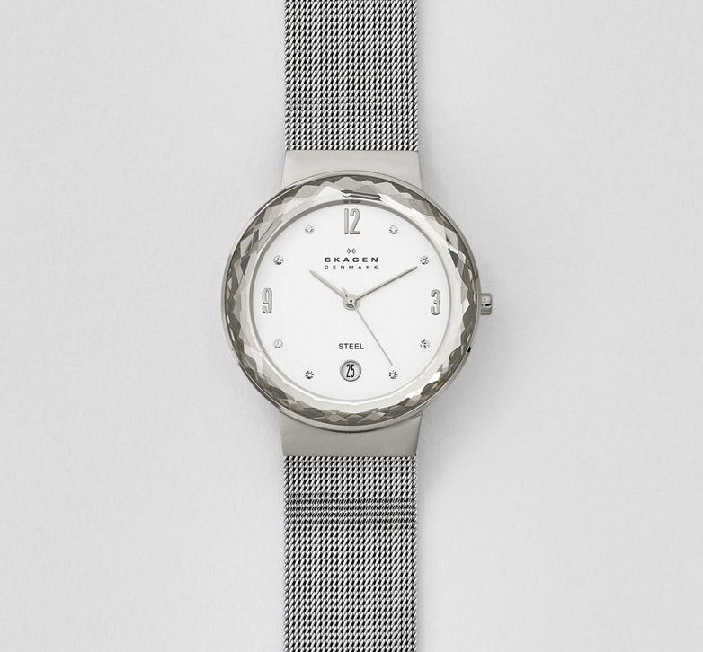  It's a total steal compared to Skagen's watch - which costs £135 full price, and is currently on sale at £87