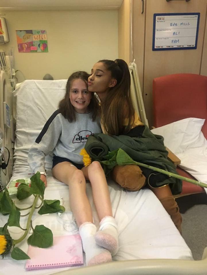  Grande also met with Evie Mills, 14, during the heartwarming visit