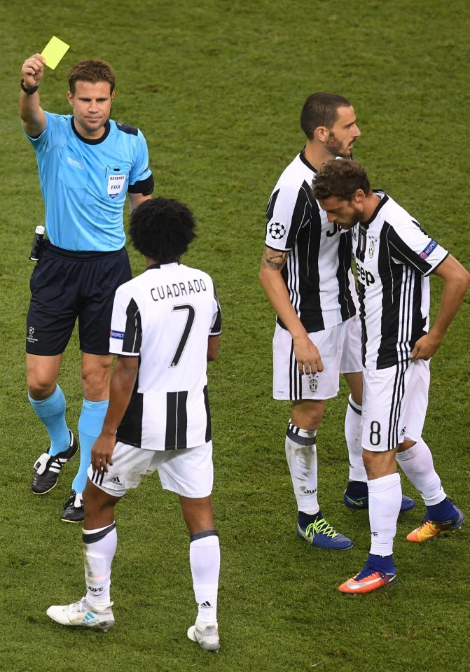  Juan Cuadrado received a second yellow card for pushing Sergio Ramos