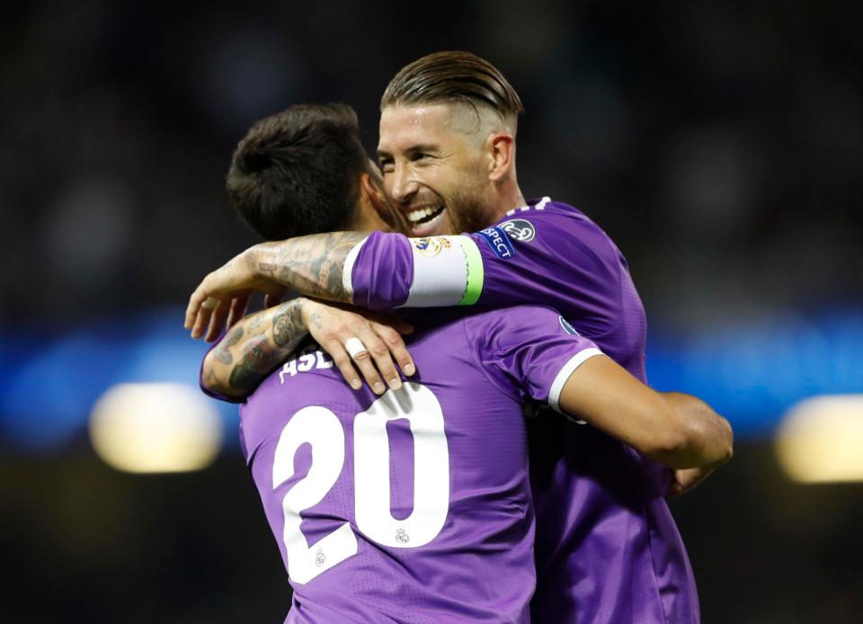  Sergio Ramos hugged Marco Asensio after his goal