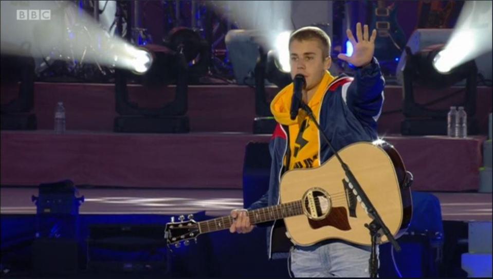 Justin Bieber gave an emotional performance at the tribute concert 