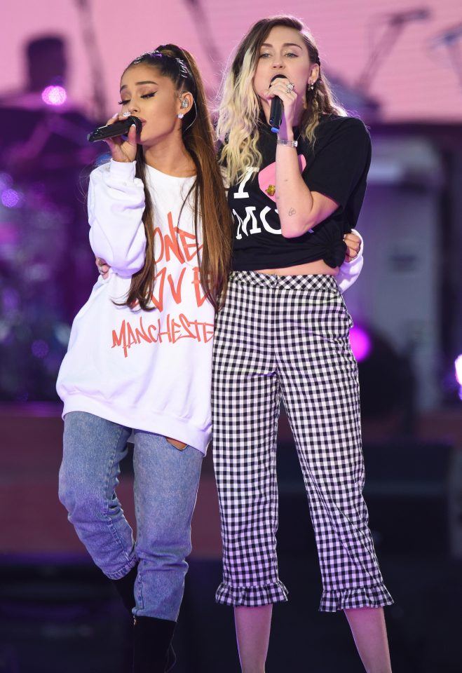  Ariana Grande sang 'Don't Dream It's Over' with Miley Cyrus at the song