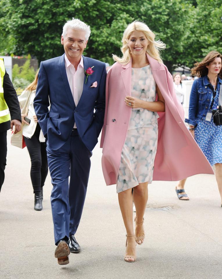  Holly Willoughby and Phillip Schofield know how to do 'wedding ready'