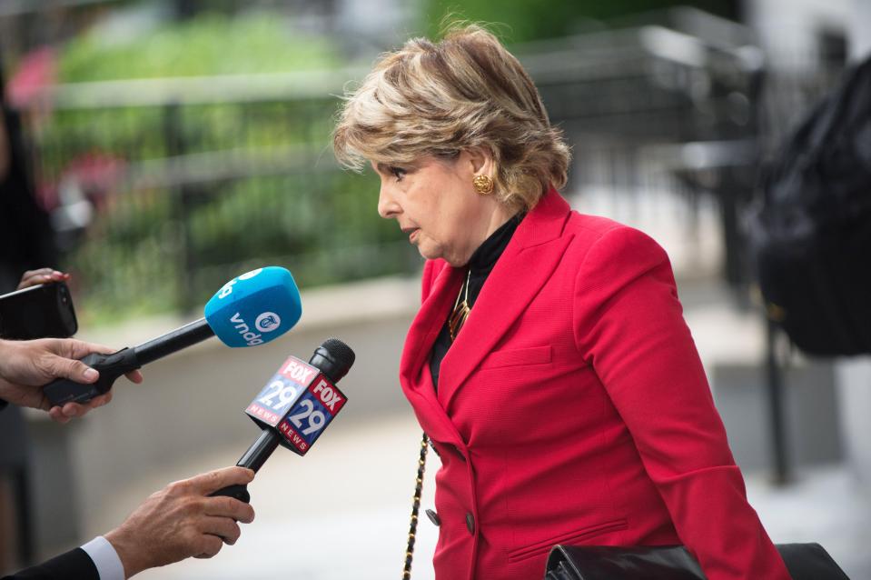  Attorney Gloria Allred (C), who represents several of the women who have accused US entertainer Bill Cosby of sexual assault