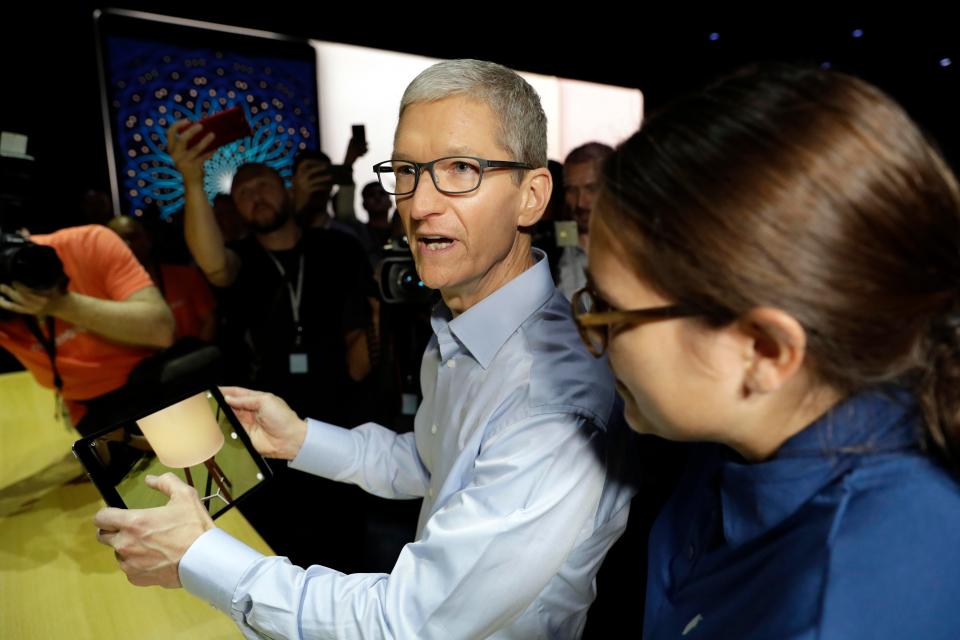  Tim Cook tries out the new augmented reality feature of the iPad Pro, which will be introduced in iOS 11