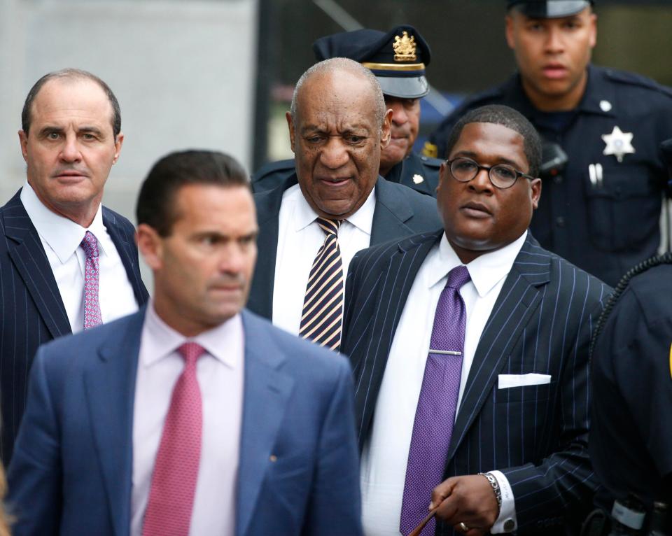  Cosby (C) leaves with lawyers Fortunato N. Perri, Jr. (2nd L) and Brian McMonagle and spokesman Andrew Wyatt (R)